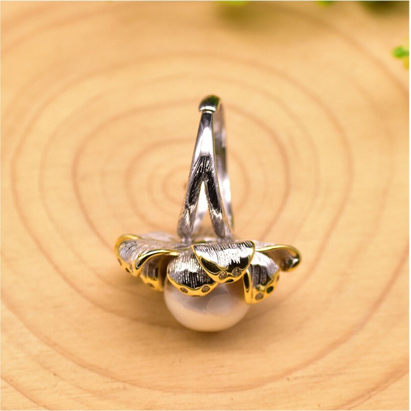 925 Sterling Silver Flower Ring with large Natural Fresh Water Pearl - DMC Collection