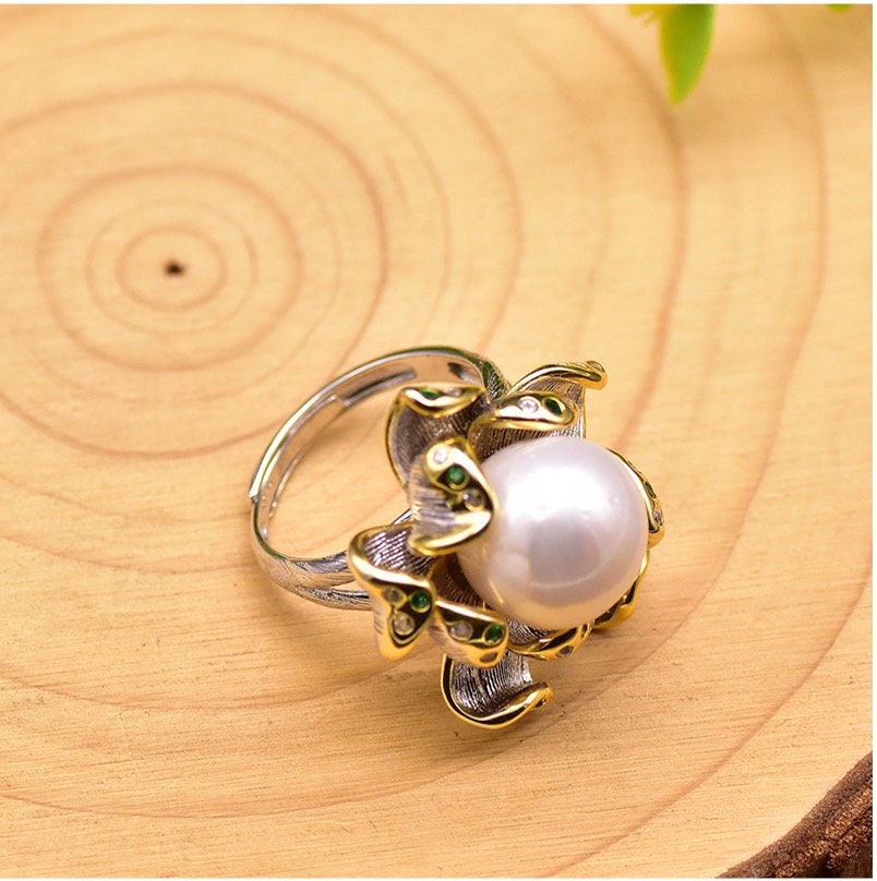 925 Sterling Silver Flower Ring with large Natural Fresh Water Pearl - DMC Collection