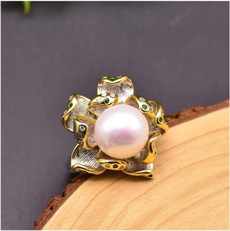 925 Sterling Silver Flower Ring with large Natural Fresh Water Pearl - DMC Collection